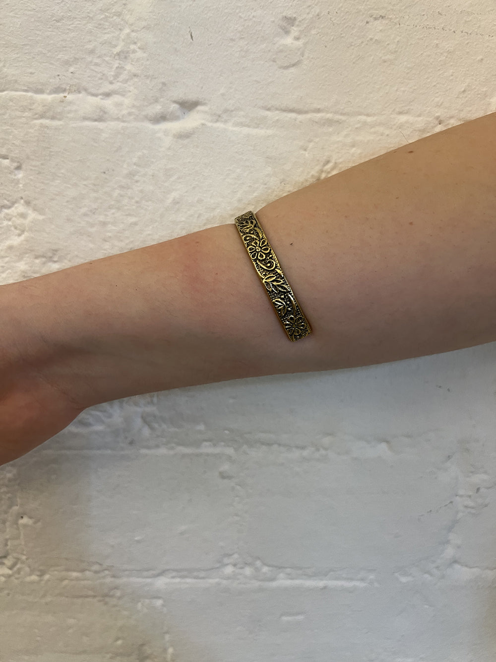 Etched Radiance Open Bracelet
