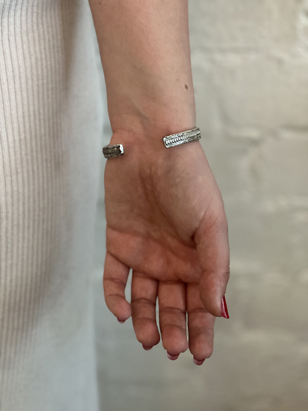 Etched Radiance Open Bracelet