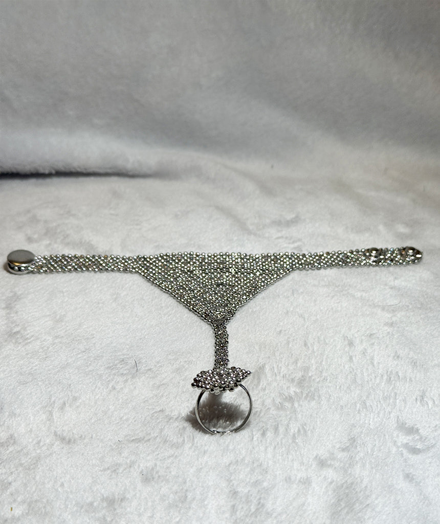 Triangle Chainmail Hand Harness