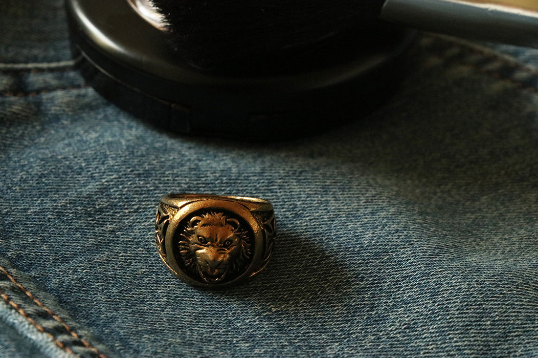 Gold Signet Lion Ring