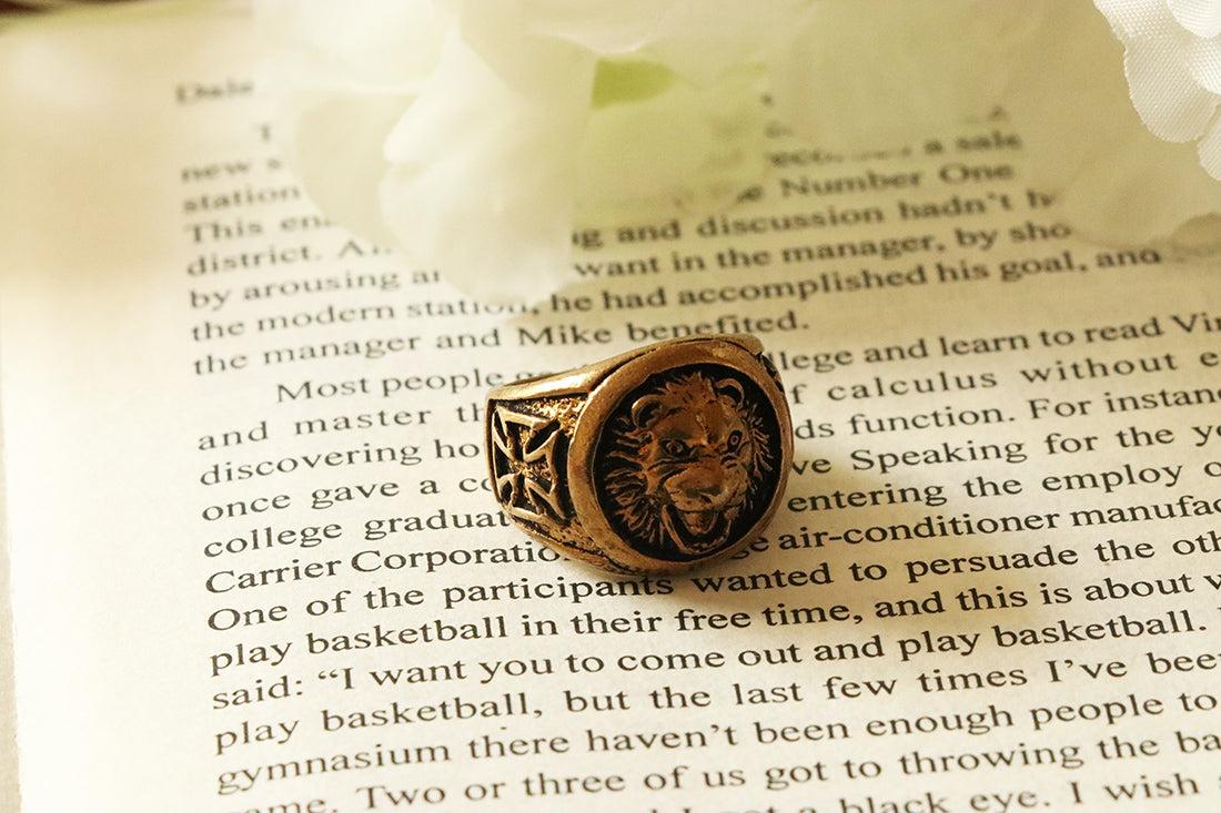 Gold Signet Lion Ring