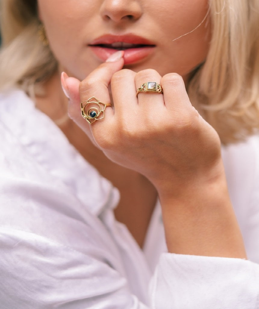 Small Stone Ring Adjustable