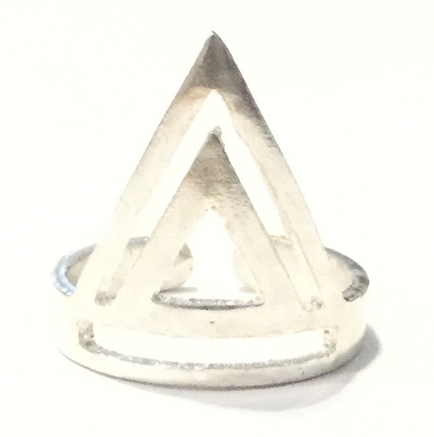 Geometric Triangle Ring