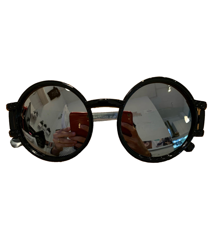 Oval style sunglasses