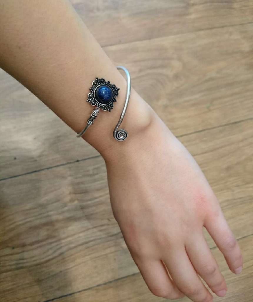 Silver Blue Curled Stone Bracelet