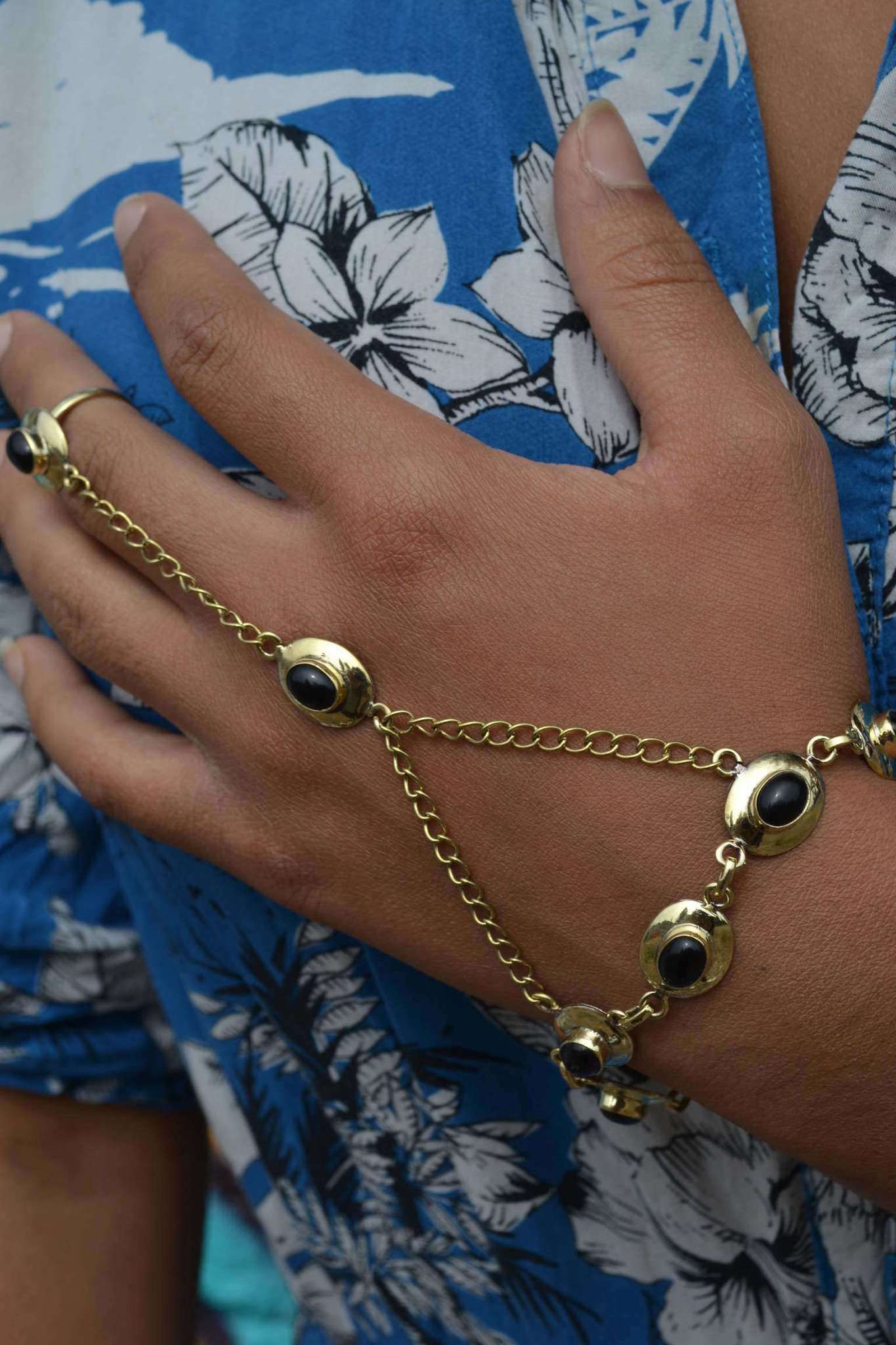 Black Gold Stone Hand Harness