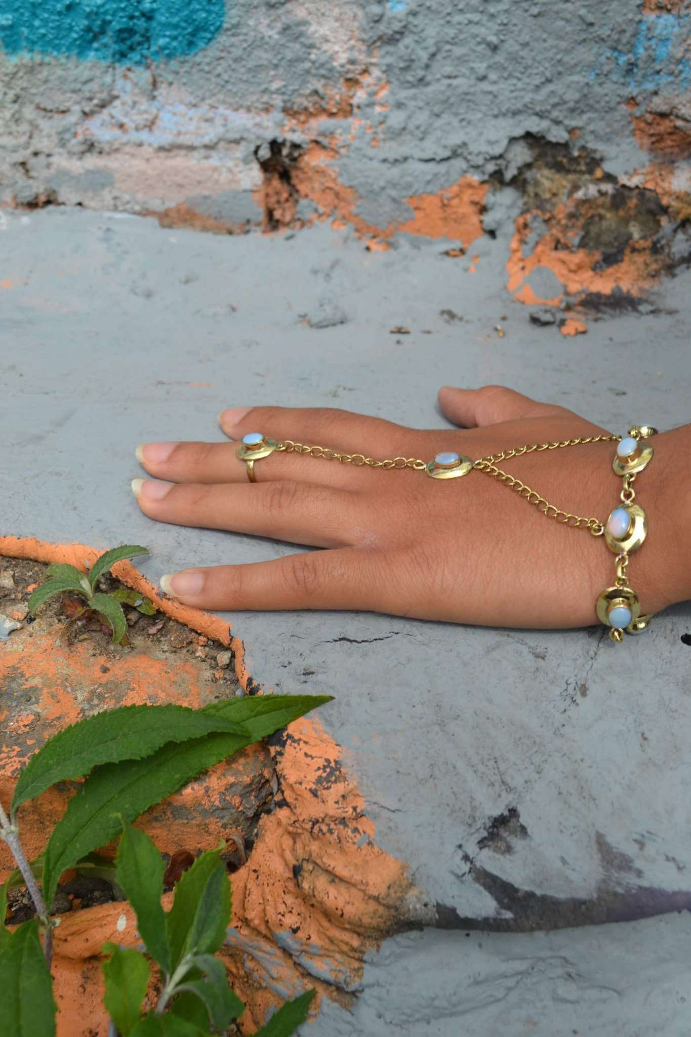 White Gold Stone Hand Harness